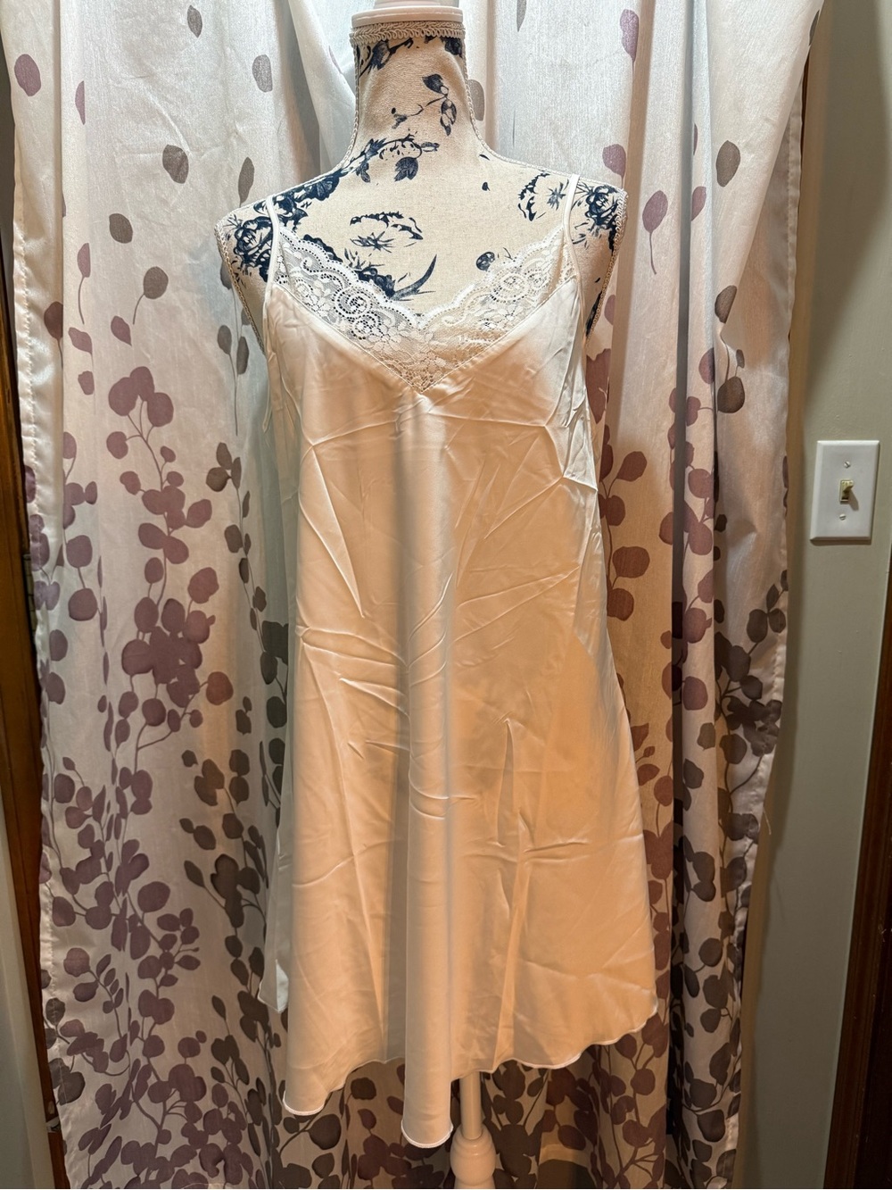 Silky Lace-Trim Slip Dress in bright white (XL)- Ekouaer